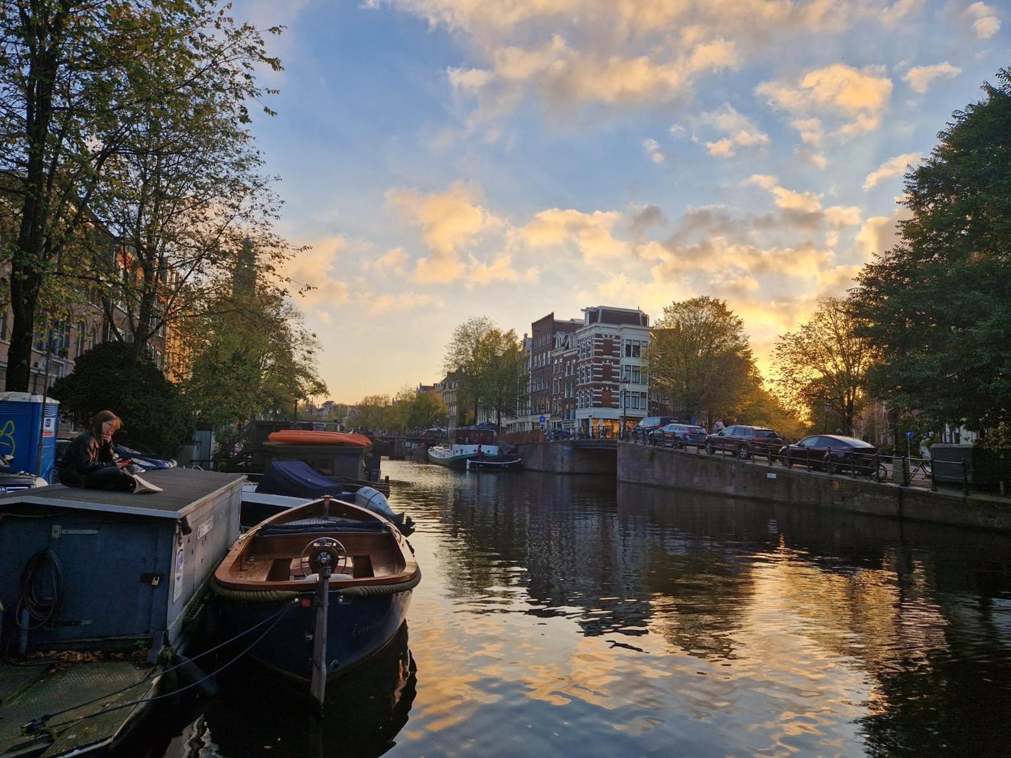 Pantheos Top Houseboat Amsterdam Bagian luar foto